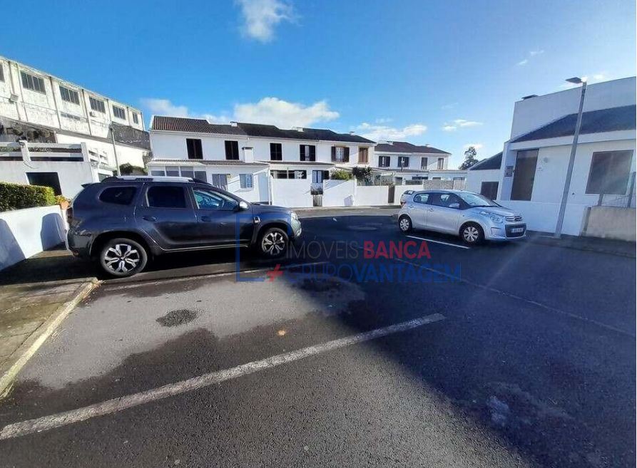 Moradia T3 para Venda em Angra (Santa Luzia)