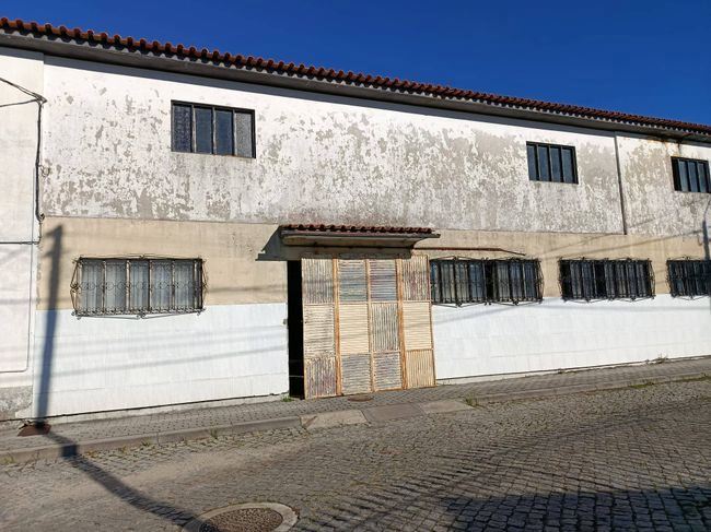 Armazém para Venda em Paços de Brandão