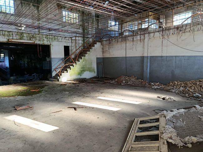 Armazém para Venda em Paços de Brandão