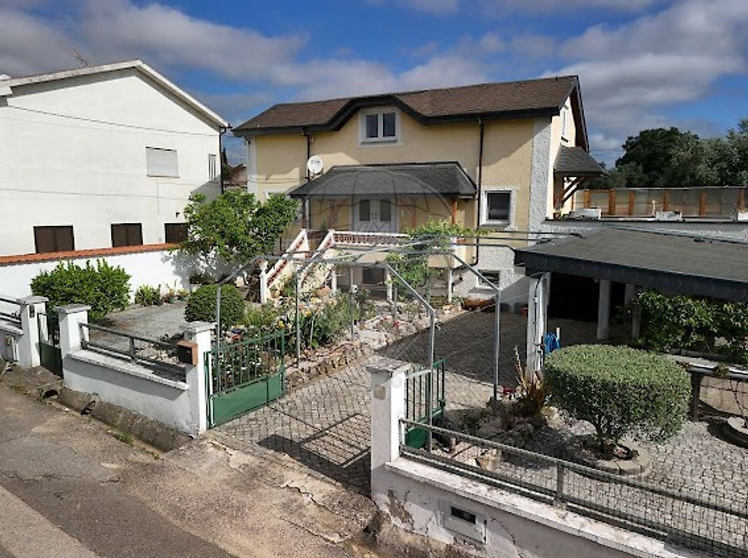 Moradia T4 para Venda em Casal Comba