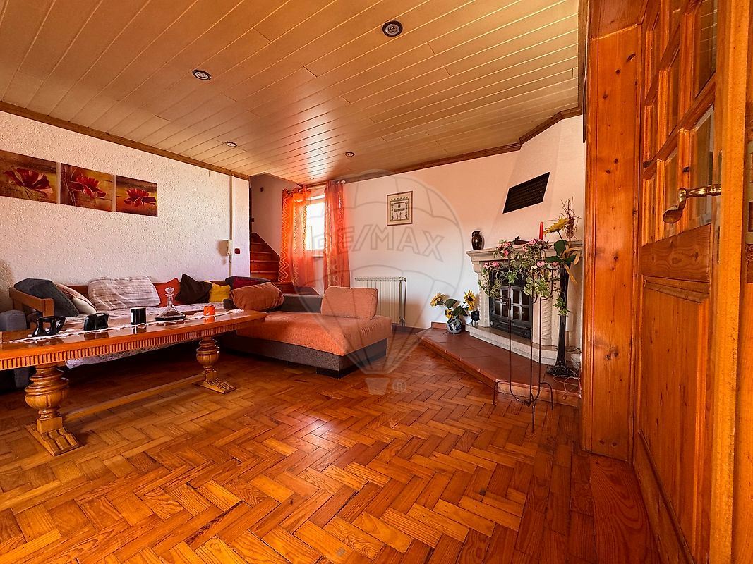 Moradia T4 para Venda em Casal Comba