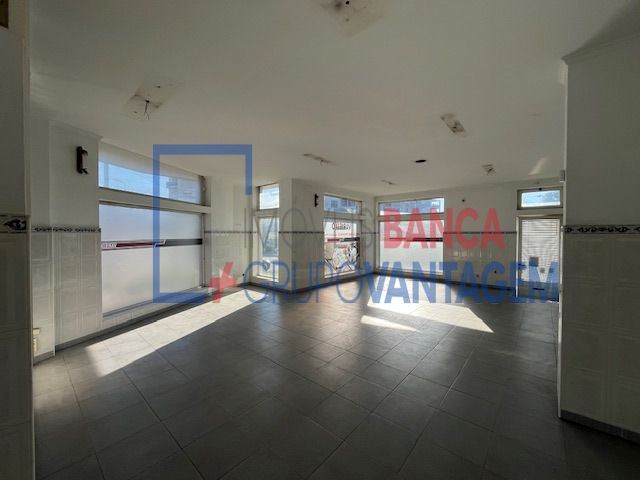 Loja para Venda em Mafamude e Vilar do Paraíso