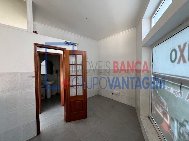 Loja para Venda em Mafamude e Vilar do Paraíso