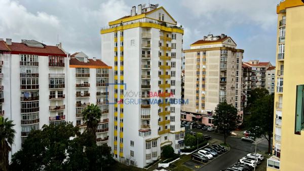 T3 Com 113 M2 Em Algueirão-Mem Martins