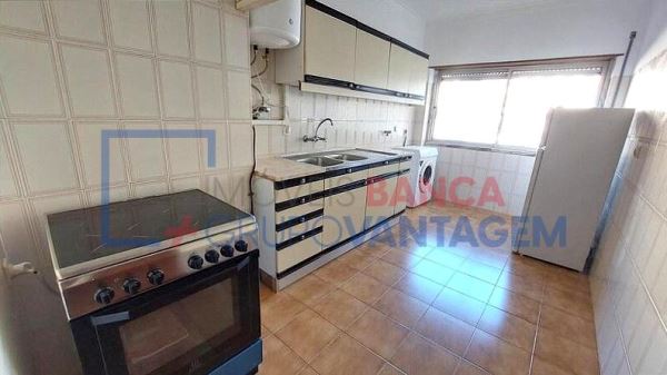 T2 De 79 M², Com Varanda Algueirão-Mem Martins