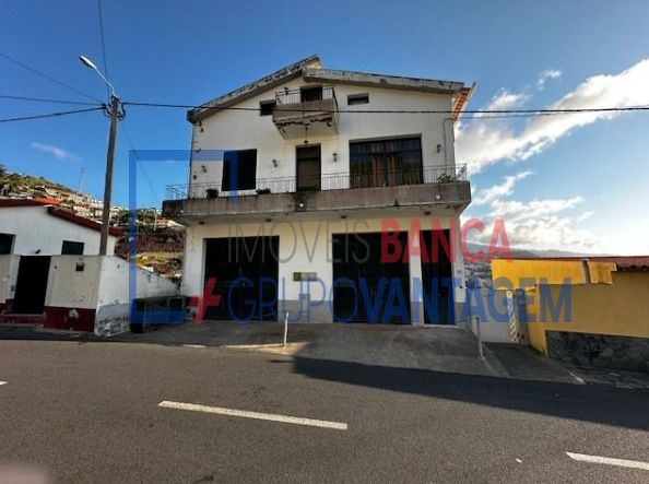 Moradia T6 para Venda em Estreito de Camara de Lobos