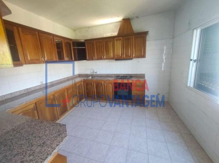 Moradia T6 para Venda em Estreito de Camara de Lobos