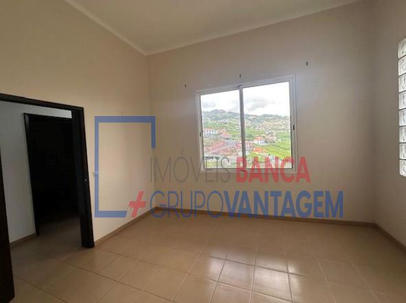 Moradia T6 para Venda em Estreito de Camara de Lobos