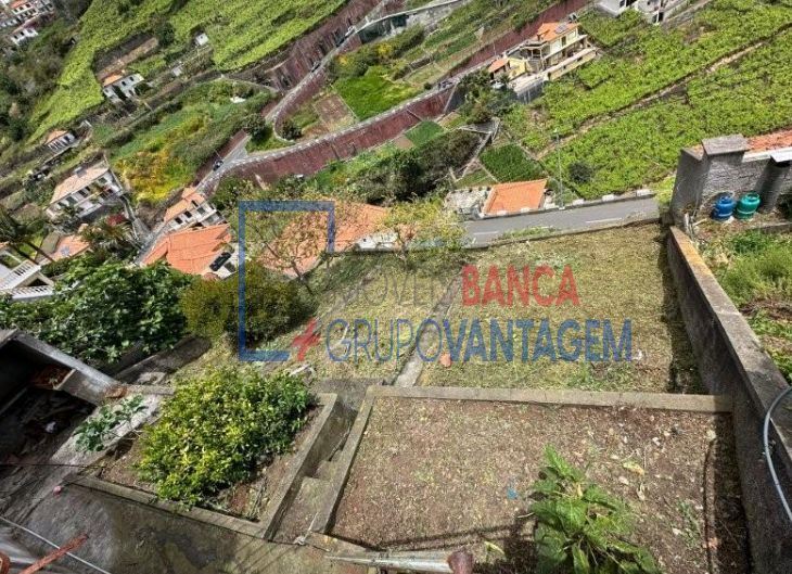 Moradia T6 para Venda em Estreito de Camara de Lobos