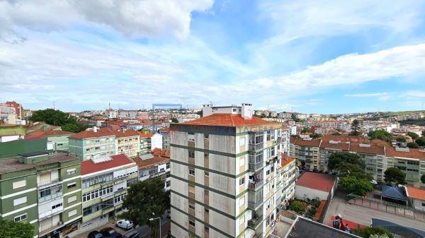 Apartamento T3 Com 129 M2, Em Agualva Sintra