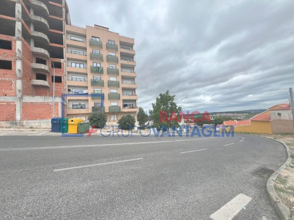 Apartamento T2, 3º Andar - Quinta Do Brandão, Paredes - Alenquer.