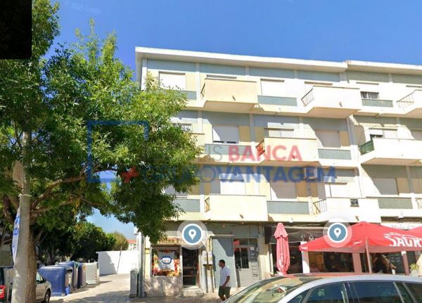 Apartamento T2 Para Venda (Imóvel Indiviso 50%)