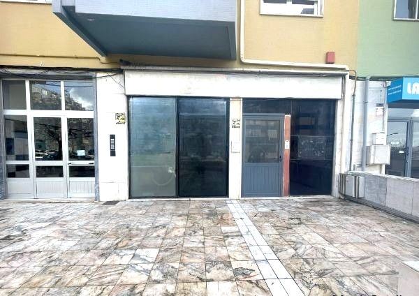 Loja Com 135M2 Em Almada