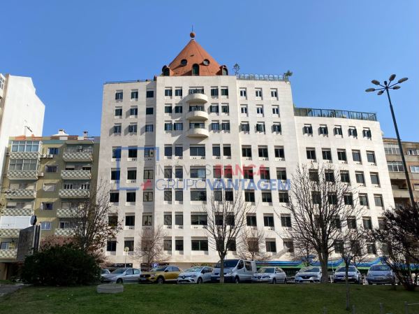 Escritório Com 846M2 Na Av. Columbano Bordalo Pinheiro