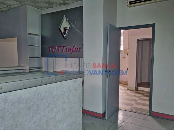 Loja 102 M² Em Setúbal: Potencial Comercial Ou Conversão Em Habitação | Estacionamento À Porta