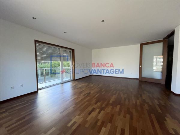 Apartamento T3 À Venda No Coração Do Bonfim, Porto.