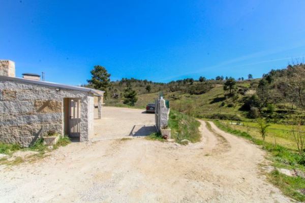 🌿 Quinta Com 5 Hectares E Moradia Renovada | Vista Panorâmica Sobre A Guarda