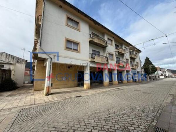 Espaço Comercial De Grande Dimensão No Centro De Góis | 360 M²