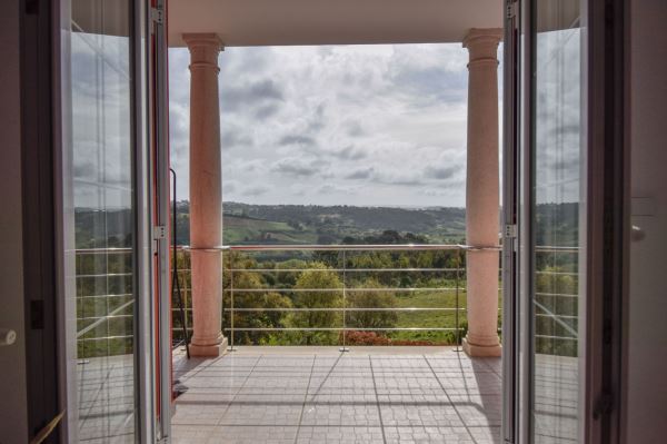 Moradia T5 E Terreno De 8.000M2 Em Coto, Caldas Da Rainha