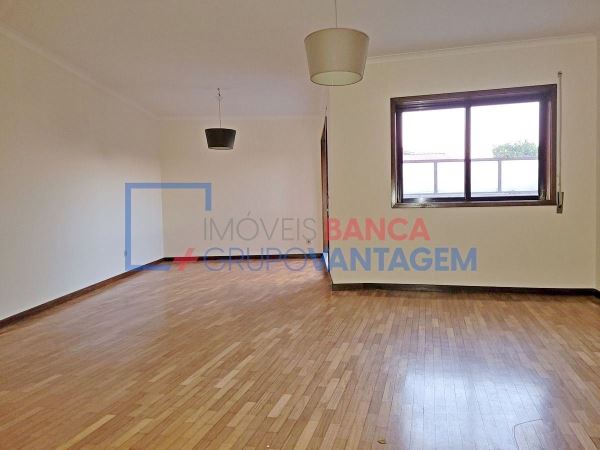 Apartamento T2+1 Com Pátio, Em Aldoar