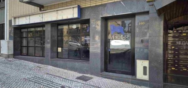 Espaço Comercial De 653 M² No Centro De São João Da Madeira | 2 Lugares De Parqueamento