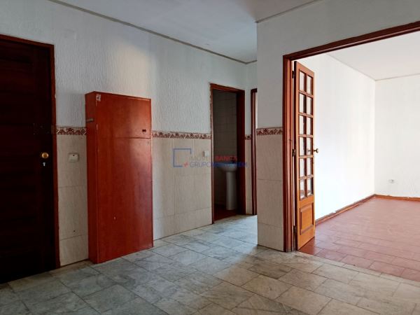 Apartamento T3 Com Varanda E Garagem Box - Oliveira Do Douro, Gaia