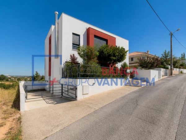 Moradia T4 Com Piscina E Garagem A 10 Minutos De Coimbra