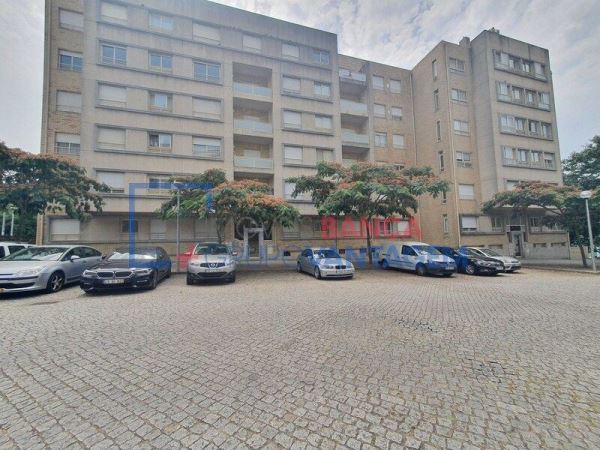 Apartamento T3 - Águas Santas - Rua Doutor António De Sousa Oliveira (Mosteiro)319.000,00
