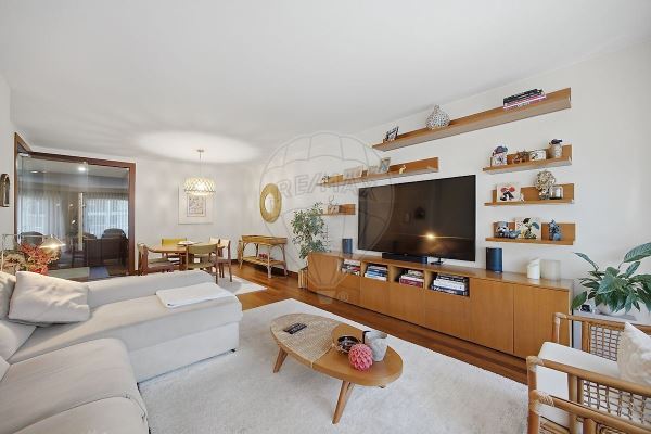 Apartamento T3 Com Piscina, Ginásio E Jardim