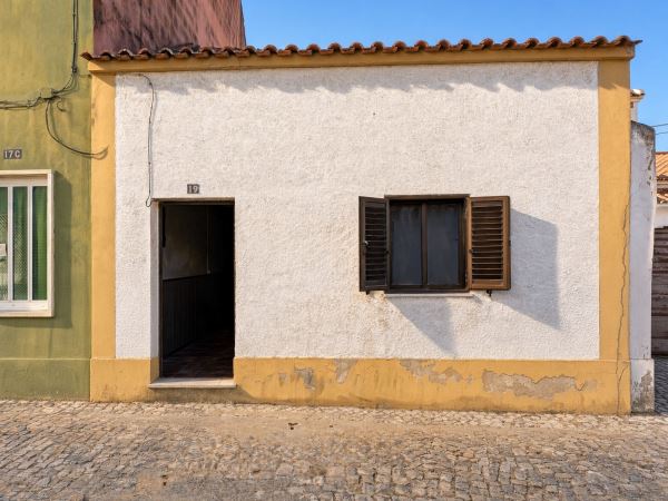 Moradia T2 Em Pontével – Oportunidade De Remodelação / Investimento A Menos De 40 Minutos De Lisboa