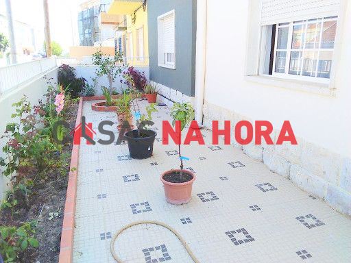 Andar moradia  com 2 Quartos - Setubal (S. Sebastião), Setúbal