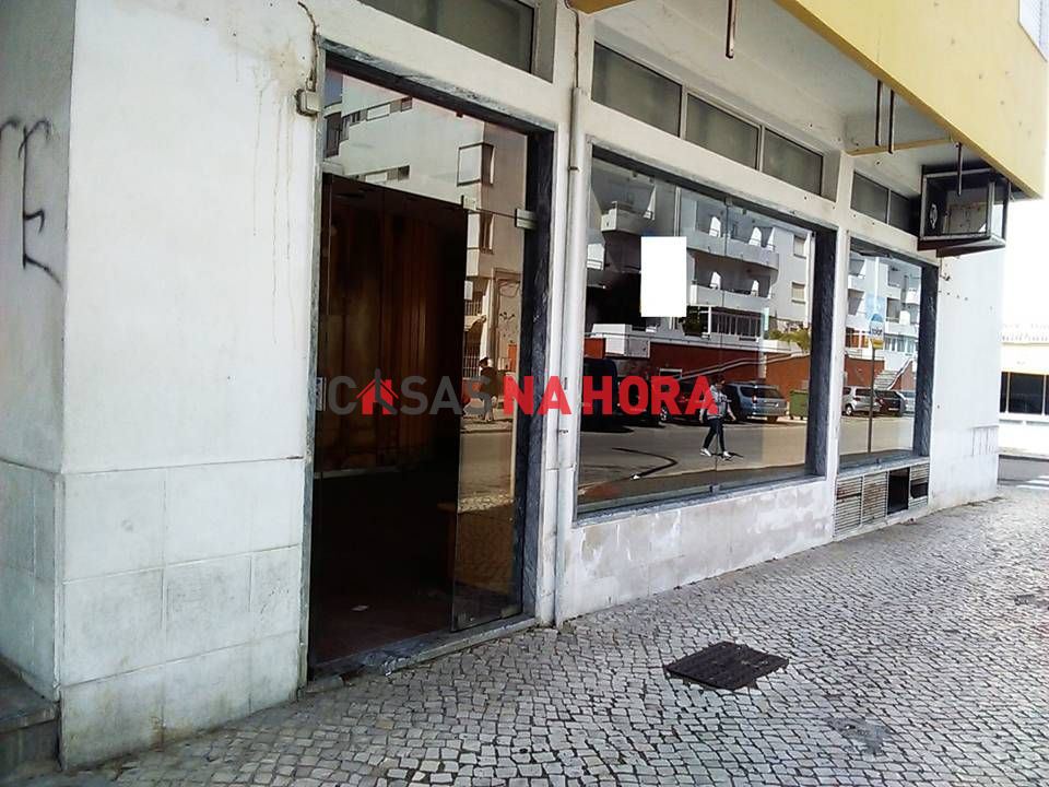 Loja Baixa da Banheira e Vale da Amoreira Moita VENDA