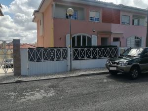 Moradia em banda com 4 Quartos para Compra