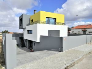 Moradia isolada com 3 Quartos para Compra