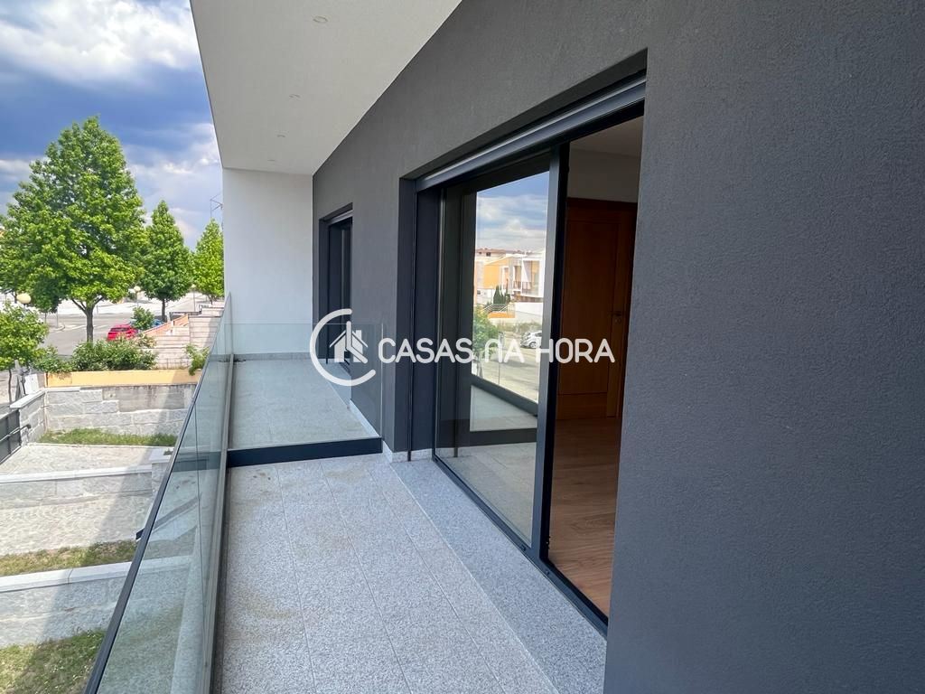 Moradia T4 para Arrendamento em Rio de Loba
