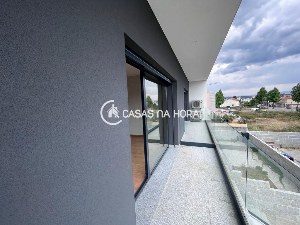 Moradia T4 para Arrendamento em Rio de Loba