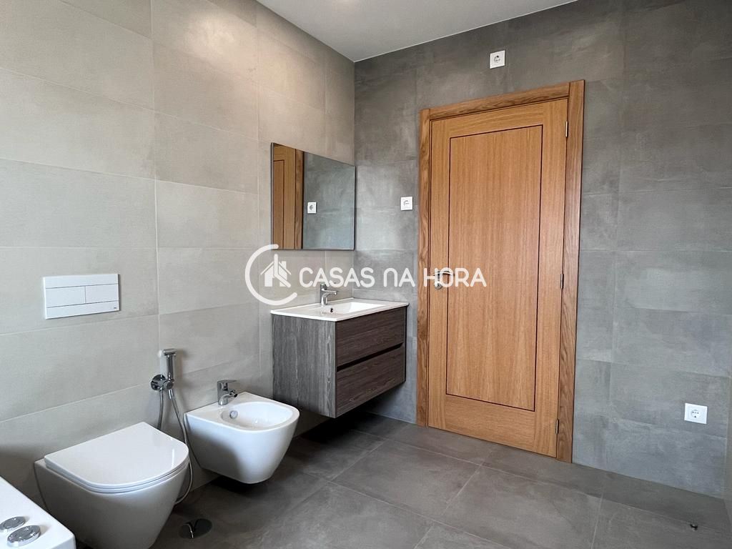 Moradia T4 para Arrendamento em Rio de Loba