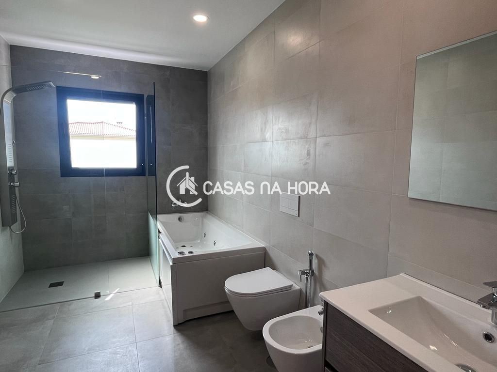 Moradia T4 para Arrendamento em Rio de Loba