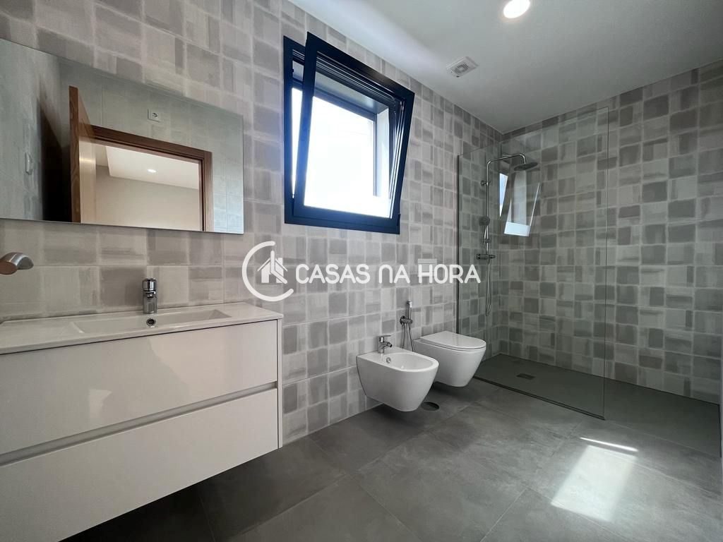 Moradia T4 para Arrendamento em Rio de Loba