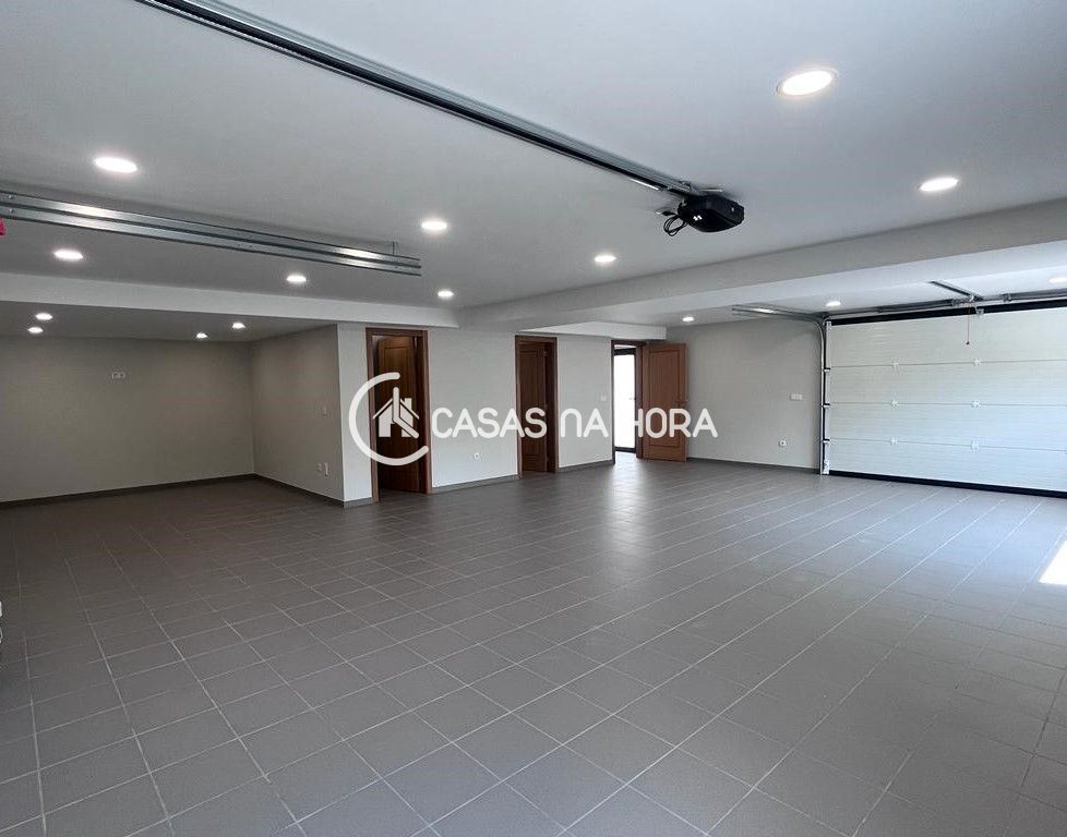 Moradia T4 para Arrendamento em Rio de Loba