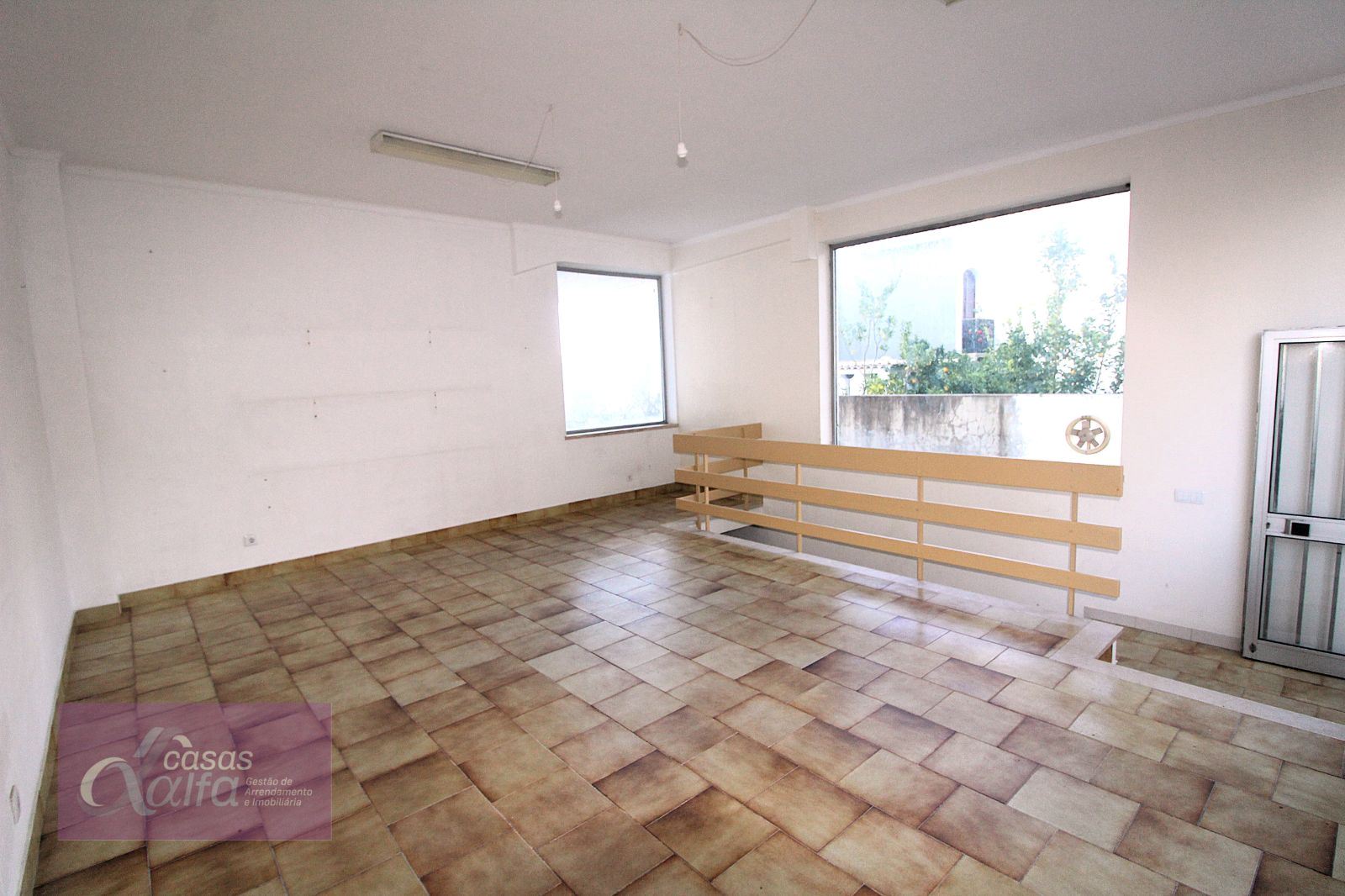 Loja para Arrendamento em Leiria, Pousos, Barreira e Cortes