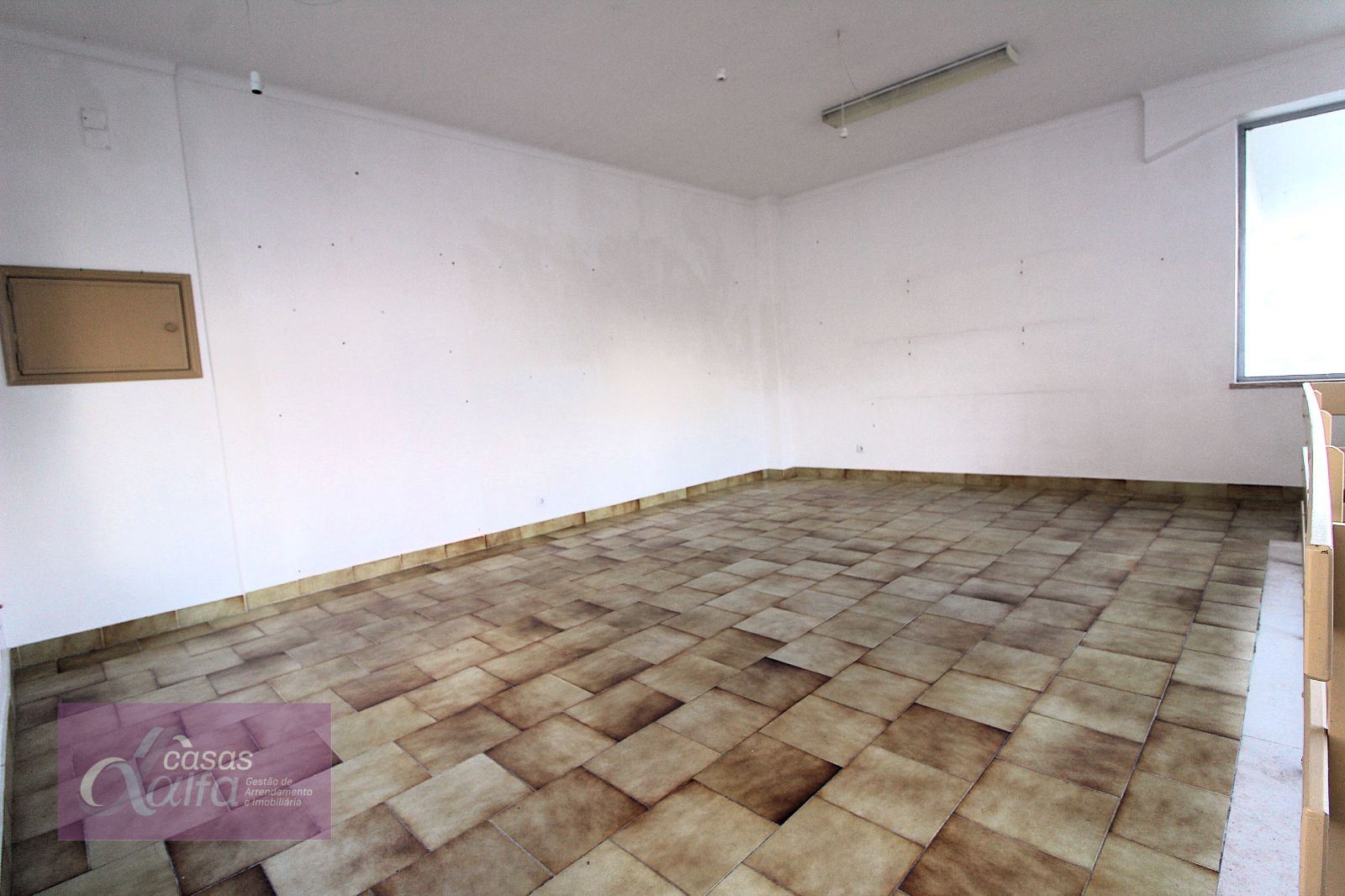 Loja para Arrendamento em Leiria, Pousos, Barreira e Cortes