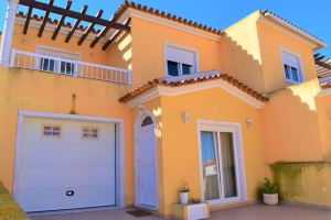 Moradia em banda com 3 Quartos para Compra