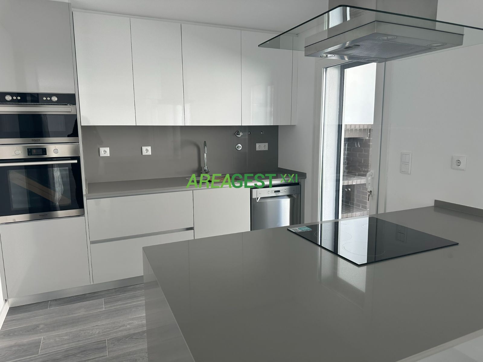 Moradia T4 para Venda em Ramada e Caneças