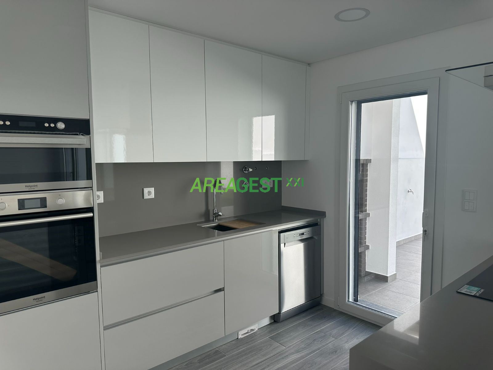 Moradia T4 para Venda em Ramada e Caneças