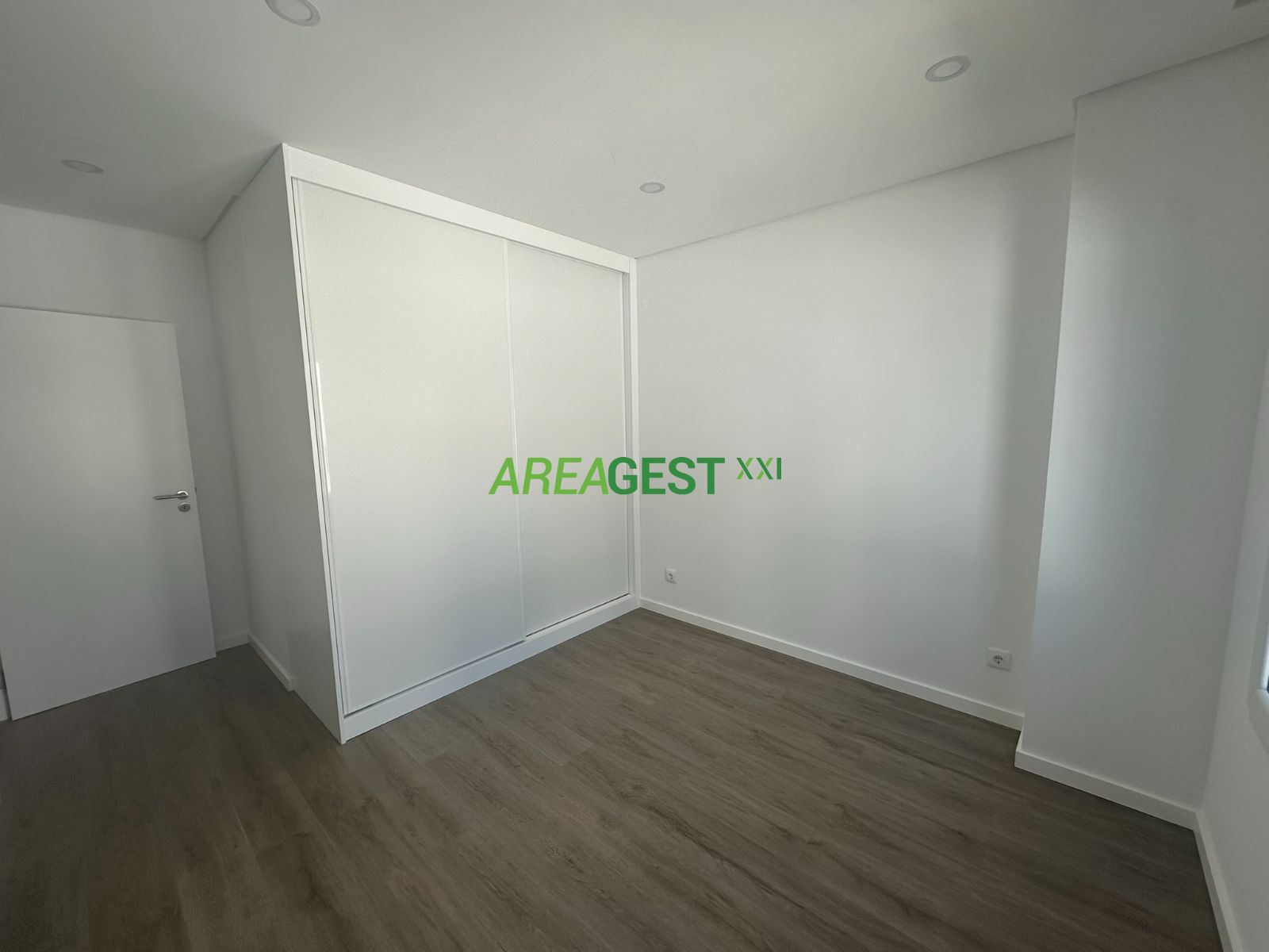 Moradia T4 para Venda em Ramada e Caneças