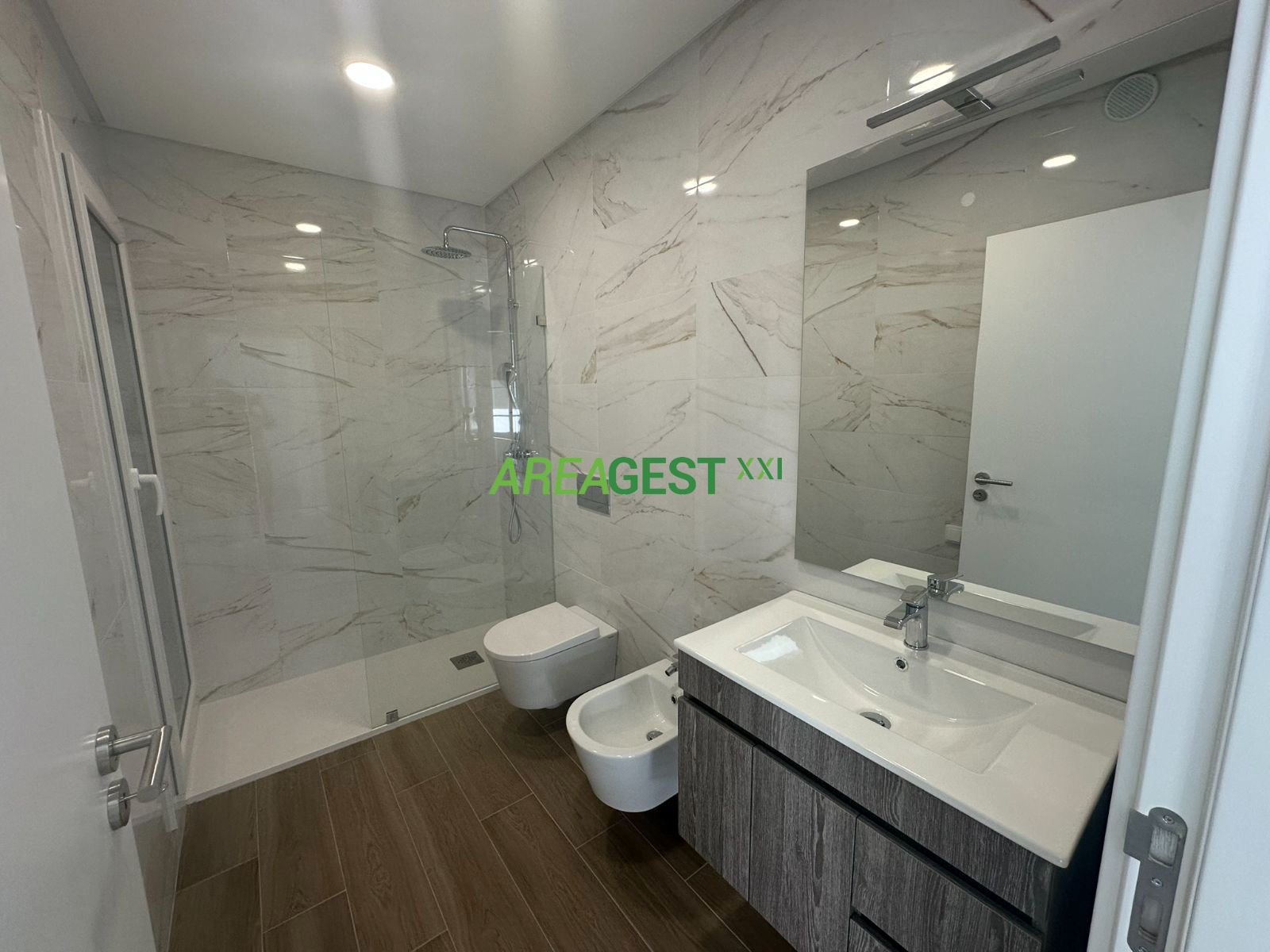 Moradia T4 para Venda em Ramada e Caneças