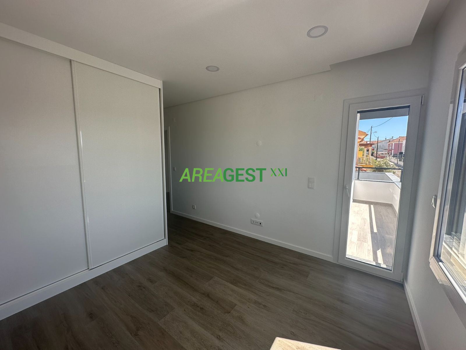 Moradia T4 para Venda em Ramada e Caneças