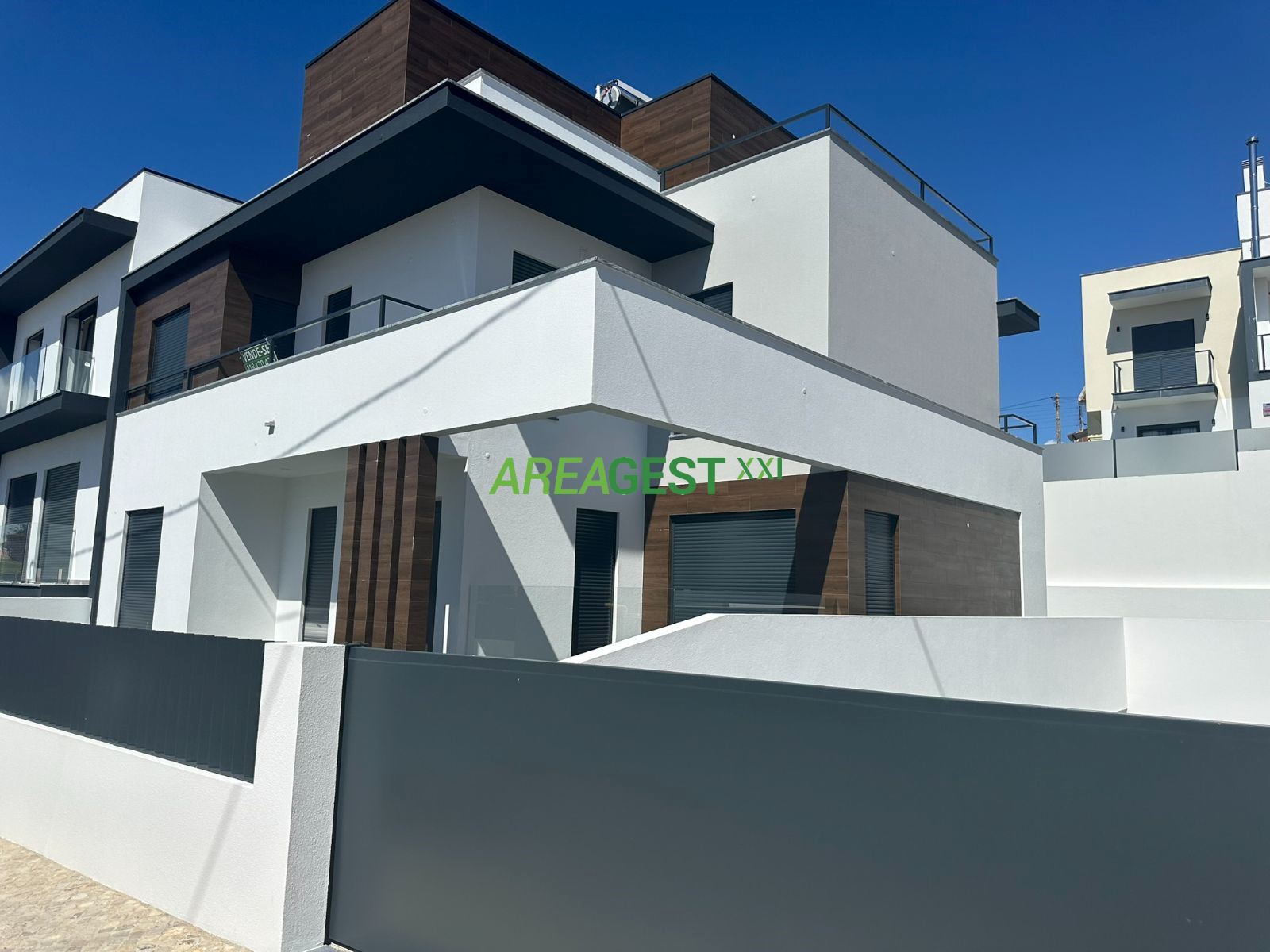 Moradia T4 para Venda em Ramada e Caneças