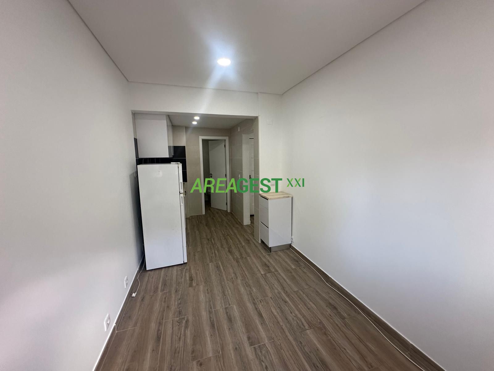 Apartamento T1 para Venda em Charneca de Caparica e Sobreda